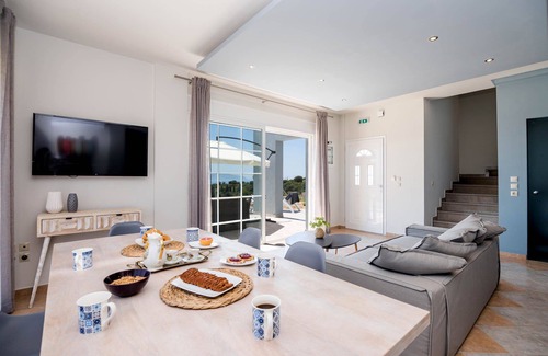 Skala House | Villa Mare★3 BR★Private Pool★Sea Views★Free Parking