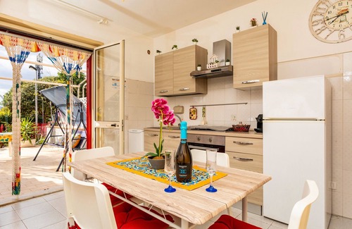 Fondachello Villa | Villa 'Marecalmo Holiday House' with Private Terrace, Wi-Fi and Air Conditioning