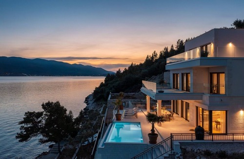 Viganj Villa | Villa Maris, infinity pool, sauna, beachfront, pets friendly