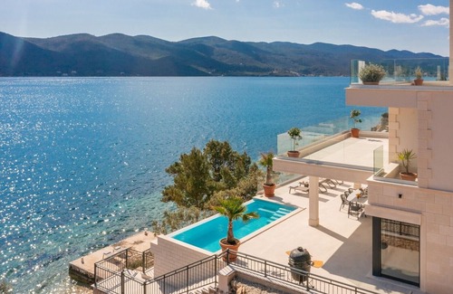 Viganj Villa | Villa Maris, infinity pool, sauna, beachfront, pets friendly