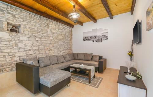 Tinjan Villa | Villa Martin - Countryside Retreat with Pool & Pavilion