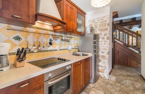 Mirce Villa | Villa Maruka: original 19th century stone villa by local hosts
