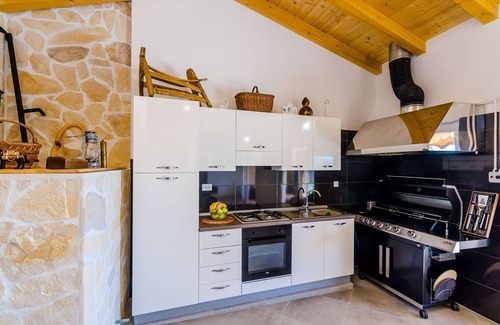 Vodovađa Villa | Villa Mateo - 3 Bed Apt with Terrace&Private Pool