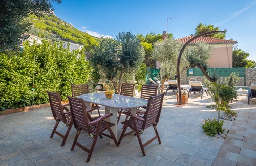 Krvavica Apartment | Villa Matija **** SWIMMING POOL HEATED, NEAR THE BEACH, WiFi, PARKING