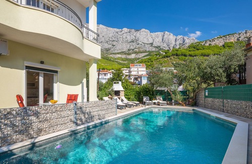 Krvavica Apartment | Villa Matija **** SWIMMING POOL HEATED, NEAR THE BEACH, WiFi, PARKING