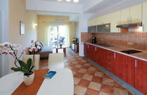 Krvavica Apartment | Villa Matija **** SWIMMING POOL HEATED, NEAR THE BEACH, WiFi, PARKING