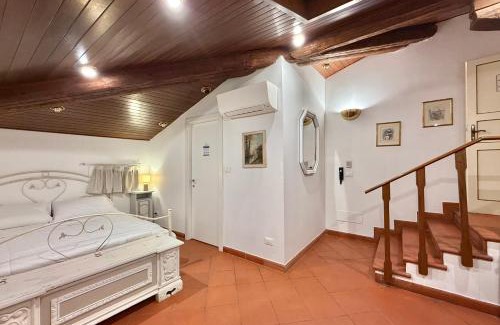 San Donato-San Vitale House | Villa Meraville