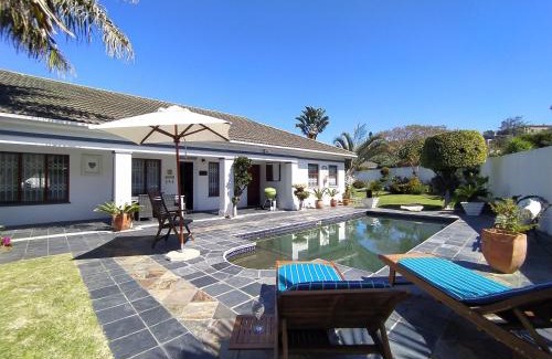 Plettenberg Bay Villa | Villa Mintos - 4 bed 3 bath, Pool, 750m to Robberg 5 Beach