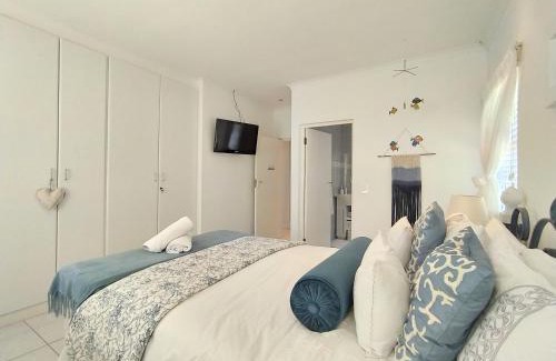 Plettenberg Bay Villa | Villa Mintos - 4 bed 3 bath, Pool, 750m to Robberg 5 Beach