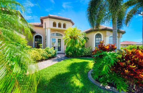 Pelican Villa | VILLA MIRACLE - 4 BEDS - 2 BATHS - 8 GUESTS - POOL/SPA - INCL. 10% OFF BOAT RENTAL