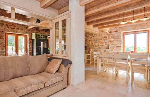 Vrbanj Villa | Villa Miranda, (15172), Stari Grad, hr