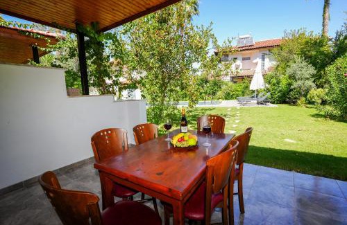 Dalyan City Center Villa | Villa Misli - red/green