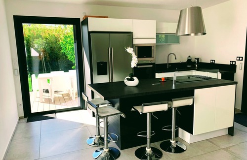Six-Fours-les-Plages Villa | Villa Moderne - 6P - heated pool from May to Sept - near the port of Le Brusc