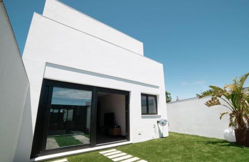 Sanlucar de Barrameda Villa | Villa Moderna Playa de Jaramar