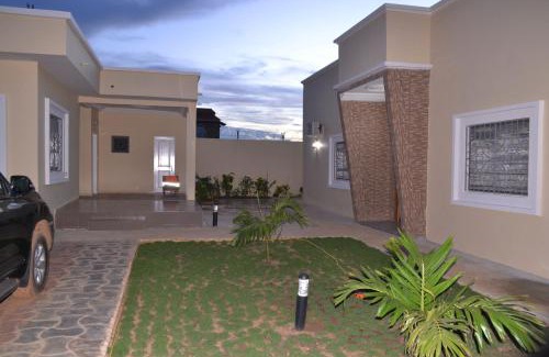 Ngaparou Villa | Villa Moderne Spacieuse avec Piscine Privée, 3Ch et 3SdB