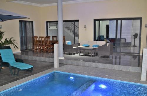 Ngaparou Villa | Villa Moderne Spacieuse avec Piscine Privée, 3Ch et 3SdB