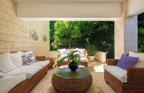 Las Lomas Villa | Villa Monarca- Greta location