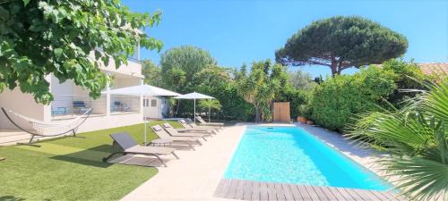 Sainte-Maxime City Centre Villa | Villa Montfleuri, vieille ville à pieds, vue mer, piscine, 8 pers