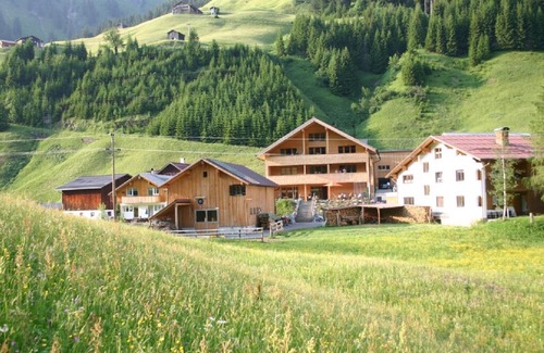 Schroecken Bed & Breakfast | Villa Natur ... a different kind of comfort apartment for 2 to 18 people