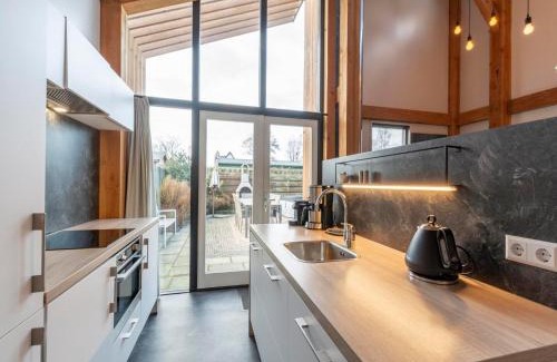 Sint Maartensvlotbrug Villa | Villa near Sint Maartenszee Beach with Jacuzzi