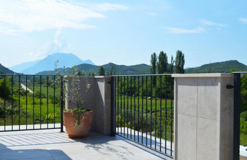 Blato na Cetini House | Villa near the river - mountain and vineyard views
