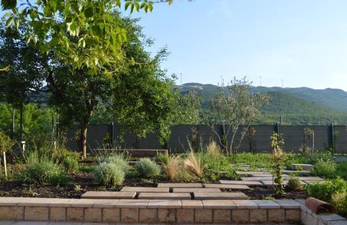 Blato na Cetini House | Villa near the river - mountain and vineyard views