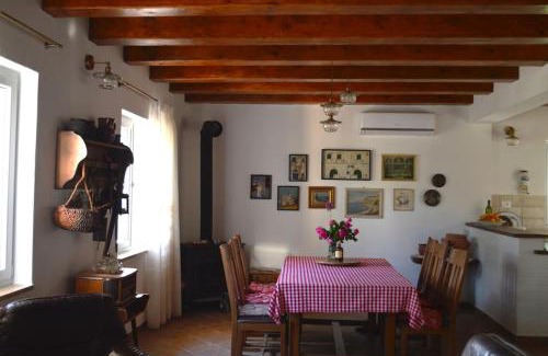 Blato na Cetini House | Villa near the river - mountain and vineyard views