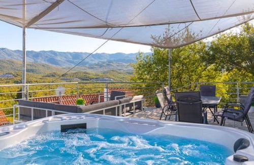 Biokovsko Selo House | Villa Nicole - heated pool, whirlpool, playground, gym, bikes