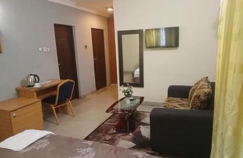 Utako Hotel | Villa Nuee Hotel & Suites Utako, Abuja