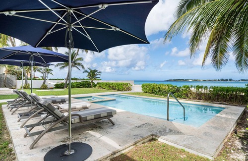 Nassau House | Villa Oasis- Beachfront House with Pool- Close to BahaMar!