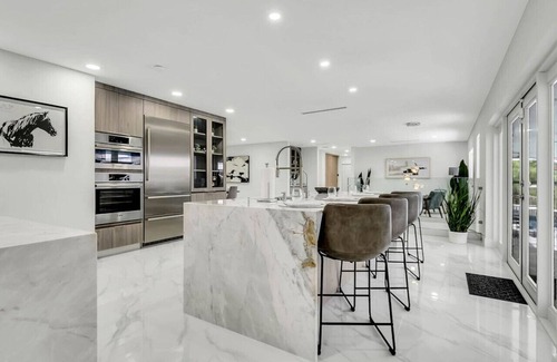 Pinecrest House | Villa Oasis w/Heated Pool,Sauna & BBQ & Pool Table