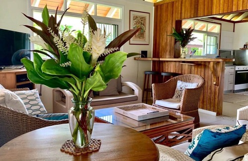 Cook's Bay Villa | Villa Ohana - 4BR Beachfront Villa