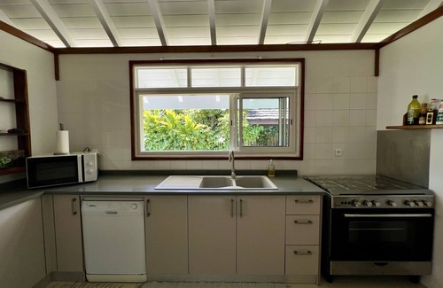Cook's Bay Villa | Villa Ohana - 4BR Beachfront Villa