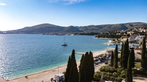 Okrug Gornji Bed & Breakfast | Villa Okruk-10 meters away from the beach