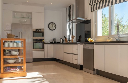 Benalup-Casas Vieja House | Villa Oleandro with Mountain Views, Pool, Garden and Wi-Fi