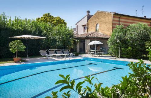 Volta Mantovana Villa | Villa Oleandra with Pool up to 12 People