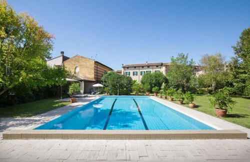 Volta Mantovana Villa | Villa Oleandra with Pool up to 12 People