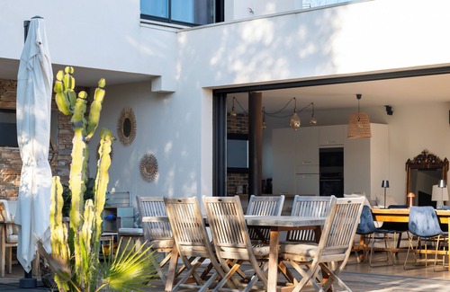 Cassis Villa | Villa Olivade, jacuzzi, swimming pool in the vineyard cassidain
