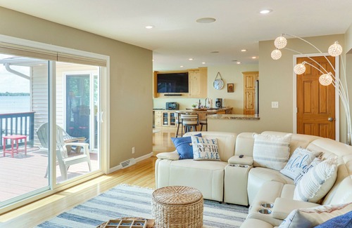 Alexandria House | Villa on Lake Darling: Fire Pit, Deck & BBQ!