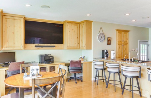 Alexandria House | Villa on Lake Darling: Fire Pit, Deck & BBQ!