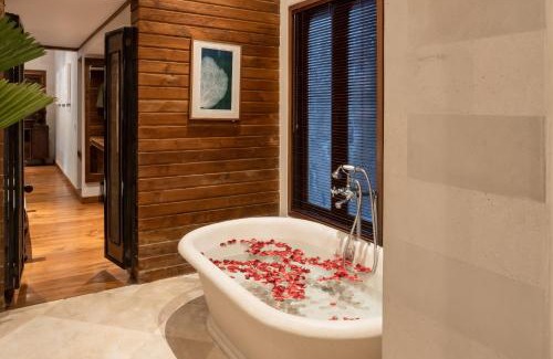 Laksmana Villa | Villa Oost Indies - Fully Staffed Villa in Central Seminyak, Near Beach