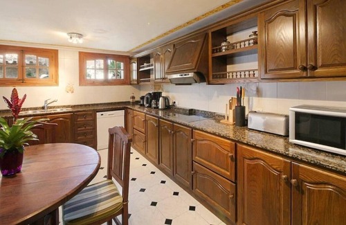 Alcudia Villa | Villa "Oscols" with Sea View, Mountain View, Pool, Jacuzzi, Wi-Fi, A/C, Balcony, Terrace & Garden