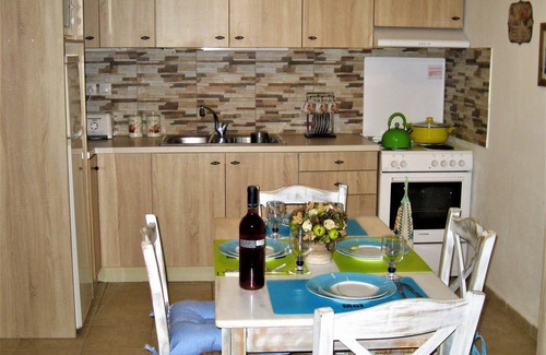 Agios Vasileios Cottage | Villa Ostria, Lefkogia Cottage on a 20.000 sq.m.farm! Only 1 km from the beach.