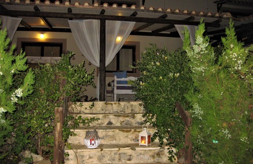 Agios Vasileios Cottage | Villa Ostria, Lefkogia Cottage on a 20.000 sq.m.farm! Only 1 km from the beach.
