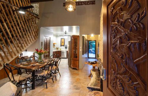 Quepos House | Villa Palmeras with jungle views pool near MA
