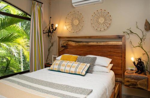 Quepos House | Villa Palmeras with jungle views pool near MA