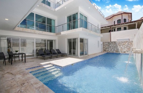 Bavaro Villa | Villa Pandora: Beachfront, oceanview villa w/heated pool, games, chef & staff