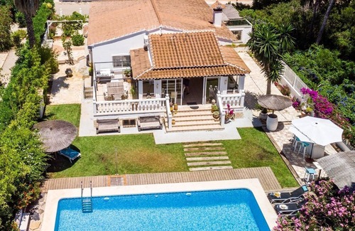 Panorama Villa | Villa Parini with mountain views, pool, garden & Wi-Fi