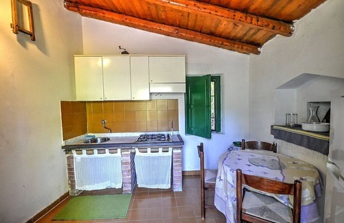 Mirto House | Villa Pascal C: A characteristic and welcoming apartment that is part of a villa surrounded by meadows and by green hills, with Free WI-FI.