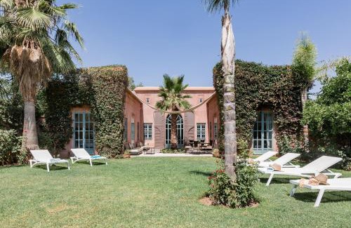 El Aggada Villa | Villa Pauline with private pool & garden, hotel service and no insight.